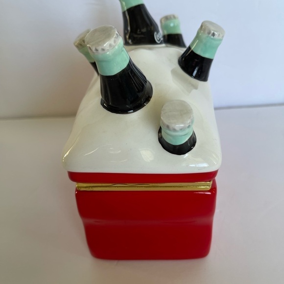 Coke Coca-Cola Ceramic Hinged Box * Ice
Chest With 6 Bottles 'On Ice' De… - Picture 5 of 9